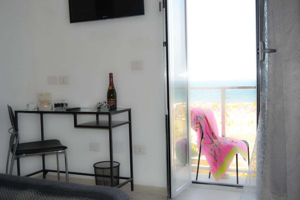 Sottosopra Bed & Breakfast Margherita Di Savoia Exterior photo
